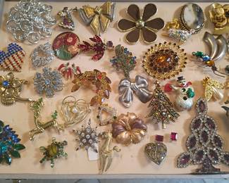 Vintage brooches 