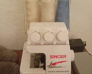 Singer tiny serger
