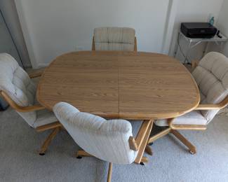 Kitchen Table with 4 chairs and table extension