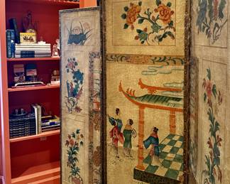 ANTIQUE FAMILIAL ASIAN FLOOR SCREEN