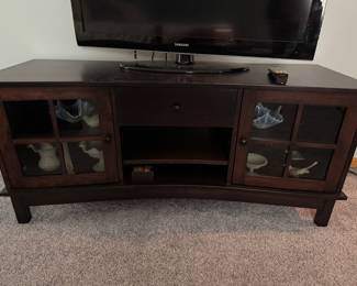 Items inside or on this tv stand are sold separately.