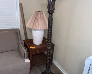 STATELY TORCHERE LAMP