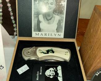 MARILYN MONROE COLLECTOR KNIFE