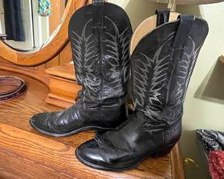 Great pair of NOCONA BOOTS!