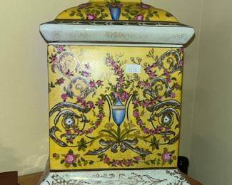 Porcelain jar w/ lid