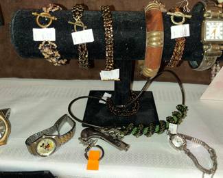 WRISTWATCHES & BRACELETS