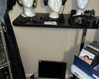 HEADPHONES, ADJUSTABLE HOSPITAL TABLE