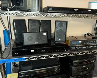 LG BLU RAY HOME THEATER SET