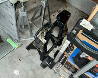 JACK STANDS