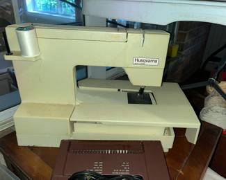 HUSQVARNA SEWING MACHINE