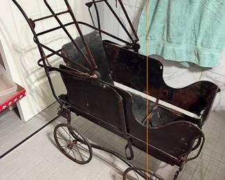 ANTIQUE BABY CARRIAGE