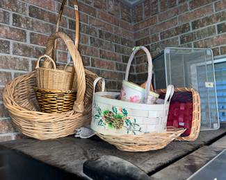 MORE BASKETS