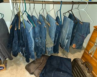 MORE JEANS