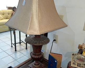 ELEGANT TABLE LAMP