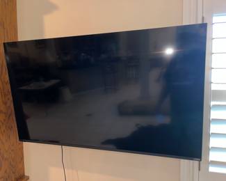 VIZIO 50in 4K LED SMART TV w/ WALL MOUNT & REMOTE