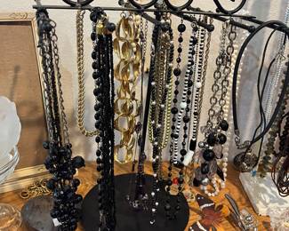 LOTS OF NECKLACES