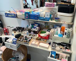 BATHROOM ITEMS & HOME HEALTH