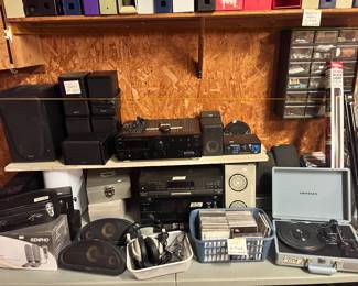 SPEAKERS & STEREO EQUIPMENT