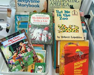 LOTS OF CHILDREN'S BOOKS