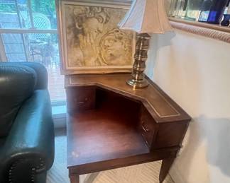 MCM cornet table