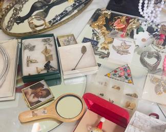 Jewerly table