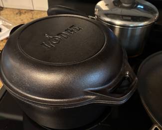 Lodge cast iron dutch oven