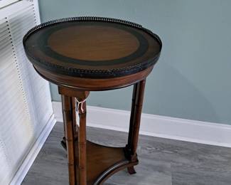 NICE SIDE TABLE WITH BAMBOO MOTIF