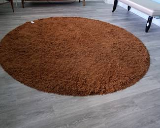 7 FOOT DIAMETER ROUND SHAG STYLE RUG