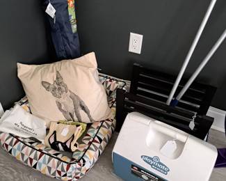 DOGGIE BED, BEACH CHAIR, COOLER, MAGAZINE STAND, CLEANING TOOLS
