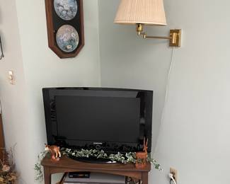 Tv and stand, collector plates