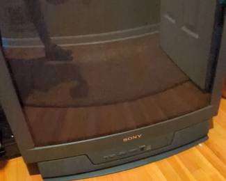 Sony Triniton CRT Television 27" model 