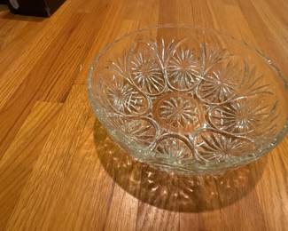 Anchor Hocking Medallion Glass Serving Bowl 