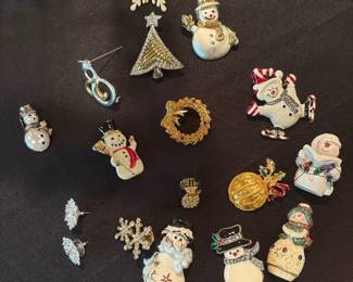 christmas brooches / pins 