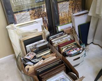 Assorted picture frames 