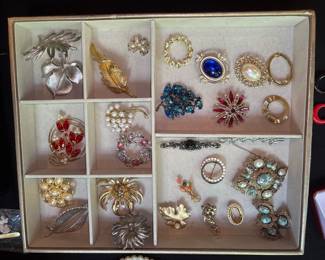 brooches 
