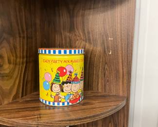 Peanuts Gang Characters Chex Party Mix Tin