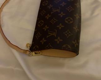 over the shoulder, Louis Vuitton