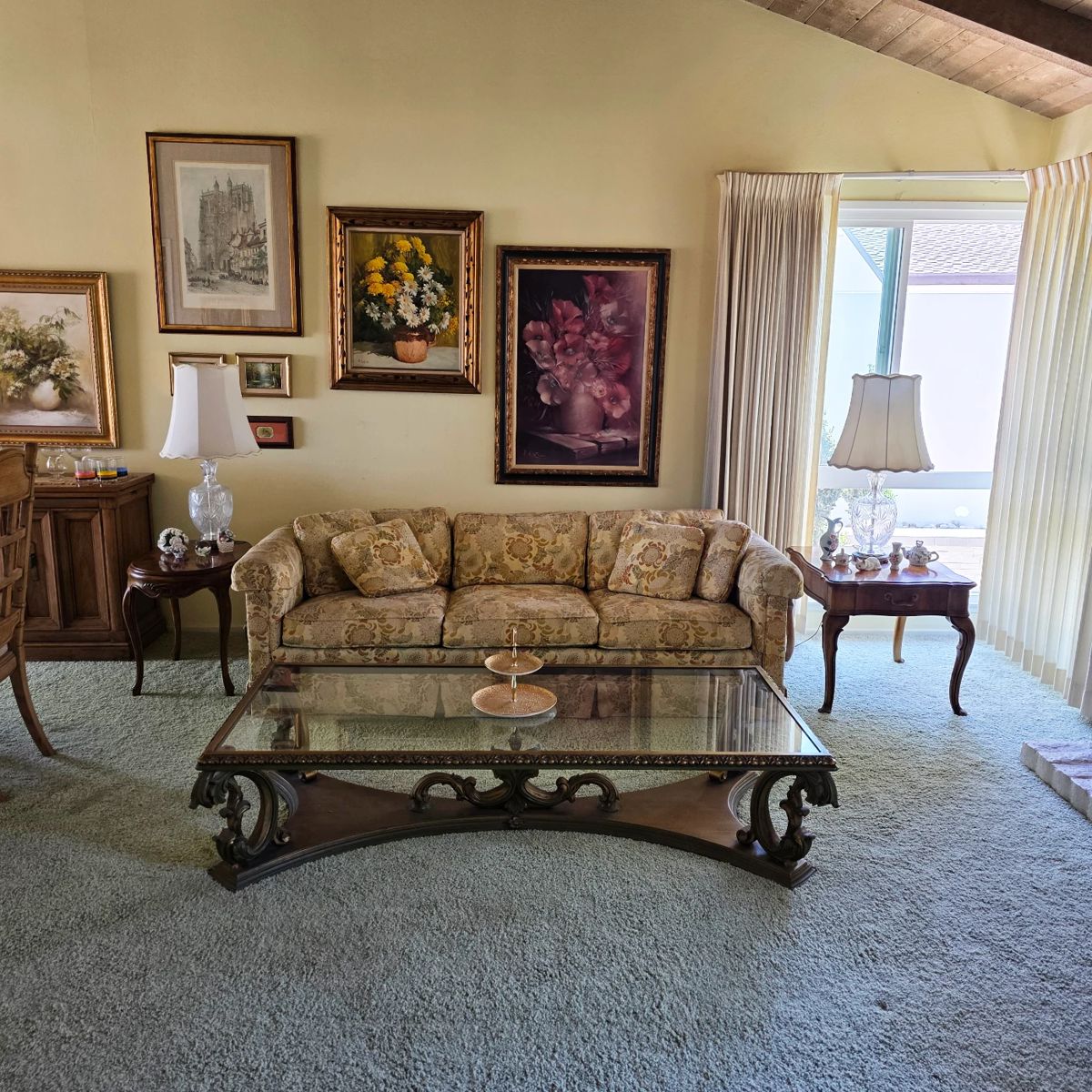 Vintage furniture, art and lamps