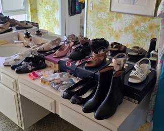 Women's shoes