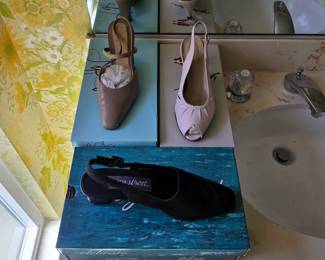 Women's shoes