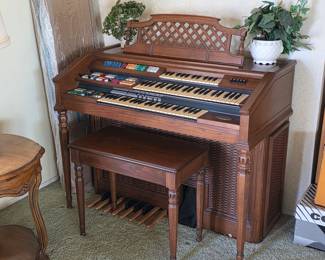 Wurlitzer 580A Organ w/Orbit Synth, Pedals, Speakers & Bench