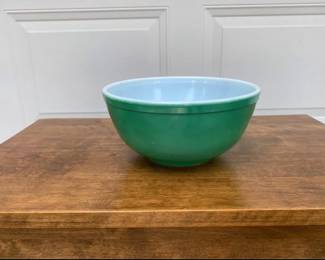 Lots of vintage Pyrex