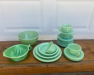 Several pieces of Vintage jadeite