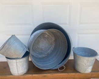 Galvanized wash tubs, pails & watering can