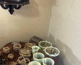 Lots of trinket boxes / Mosser Uellow Glass