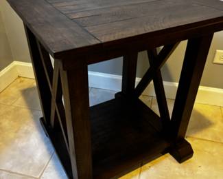 TABLE WITH CROSS BAR SIDES