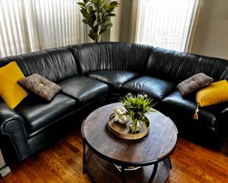 LEATHER SECTIONAL