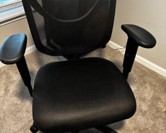OFFICE CHAIR