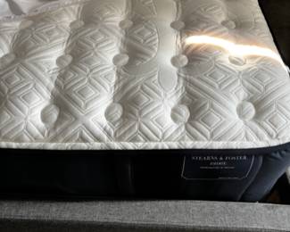 QUEEN SIZE BED WITH UPHOLSTERED HEADBOARD