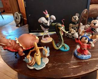 PORCELAIN WALT DISNEY COLLECTIONS